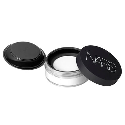LIGHT REFLECTING SETTING POWDER LOOSE (POLVO FIJADOR TRASLÚCIDO)