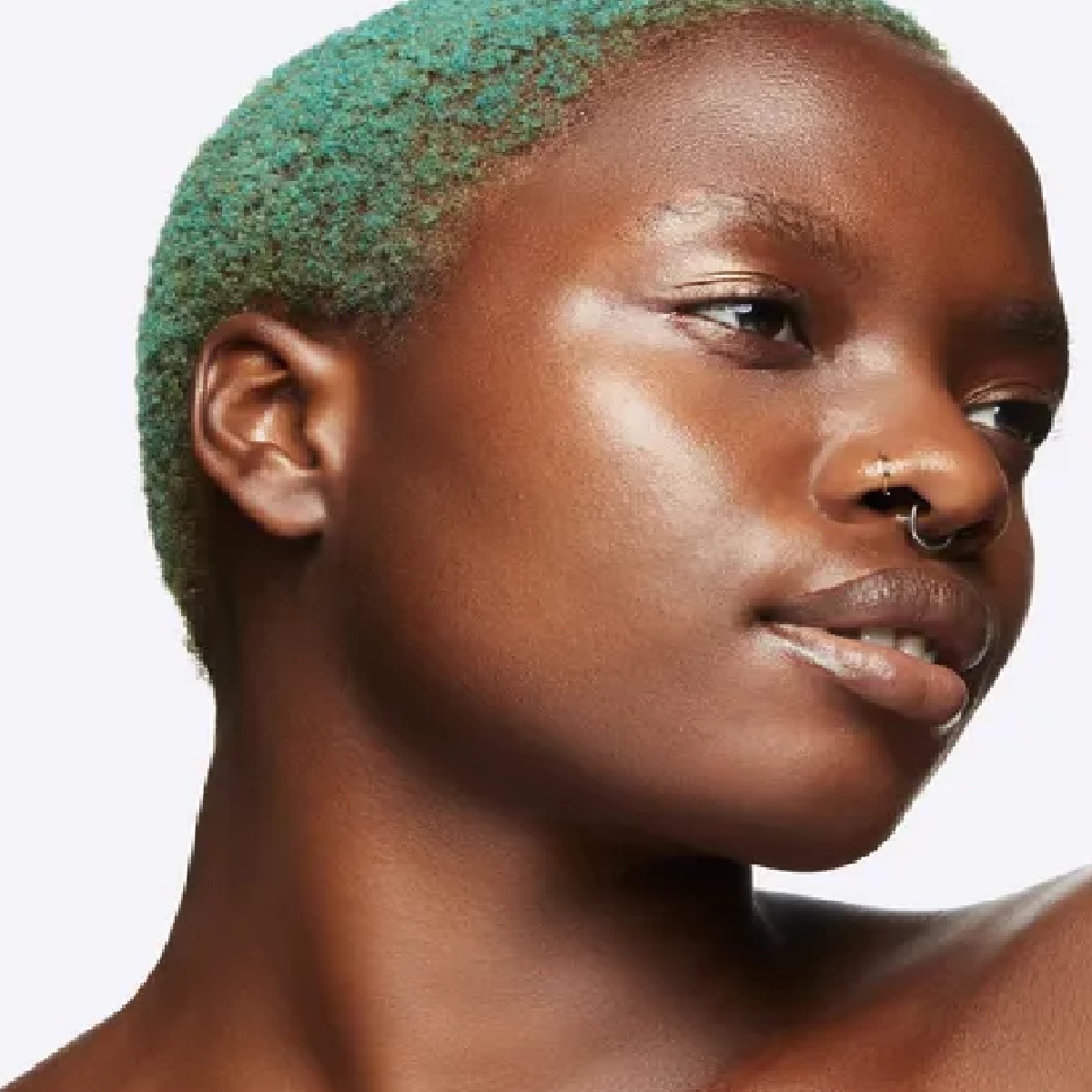 STUDIO RADIANCE MOISTURIZING + ILLUMINATING SILKY PRIM (PREBASE)