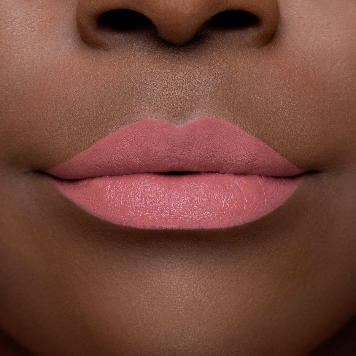 LIP INJECTION LIQUID LIPSTICK (LABIAL LÍQUIDO SEMI-MATE CON EFECTO VOLUMINIZADOR)